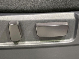 【パワーシート】スイッチ一つで簡単にシートの微調整が可能!電動だから力もいりません!快適なシートポジションにセットして、快適なドライブをお楽しみください。
