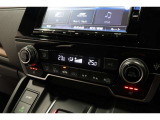 運転席と助手席の温度設定の変更が可能な左右独立タイプのデュアルエアコンです♪♪♪暑がりな人・寒がりな人も誰もが車内を快適にお過ごしいただけます♪♪♪