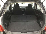 シートアレンジが多彩で、荷物の大小に応じてスペースを変えられる便利なお車です!