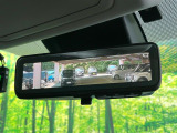 【デジタルインナーミラー】後席の大きな荷物や同乗者で後方が確認しづらい時でも安心!カメラが撮影した車両後方の映像をルームミラー内に表示。クリアな視界で状況の確認が可能です!