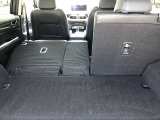 リヤシートを倒すと大きな荷物も搭載可能です。