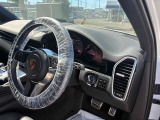 2,894cc V6ツインターボ 440ps/5700-6600rpm 550Nm/1800-5500rpm(カタログ値) 8AT エアーサスペンション RSスパイダー21インチ 275/40&315/35 PIRELLI Pzero/PZ4