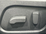 【パワーシート】スイッチ一つで簡単にシートの微調整が可能!電動だから力もいりません!快適なシートポジションにセットして、快適なドライブをお楽しみください。