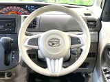 インテリアに合わせたデザインのステアリングは、運転される方のことも考え、運転しやすい形状、大きさです。是非一度、実際に触ってお確かめください。