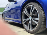 BMW純正アルミホイールです。納車時にはアルミホイールコーティングも承っております!是非ご検討下さいませ。