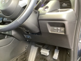 左側に高速で便利なETCがあり、横滑りを防ぐVSAなどのスイッチは、運転席の右側、手の届きやすい位置にあります。