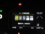 隣車線を走る車両をレーダーで検知し、ドアミラーでは確認しにくい後側方エリアに存在する車両に加え、急接近してくる車両も検知します。車両を検知するとドアミラーに搭載されたLEDインジケーターが点灯します。