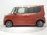 【スマートな動線】右側もスライドドア仕様で、狭い駐車場でも隣を気にせず快適に開閉できます。毎日のちょっとしたお買い物から遠出まで、乗る人に寄り添う優しい使い心地です。