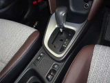 電動パーキングブレーキ・ブレーキホールドを装備してます。ホールド機能は信号待ちが多い一般道で疲労軽減になり、大好評です!