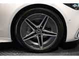 メルセデスの認定中古車「サーティファイドカー」では、万一お車が故障した場合も、ご購入後1年間もしくは2年間※は走行距離にかかわらずメルセデス・ベンツ正規サービスネットワークで無料修理いたします
