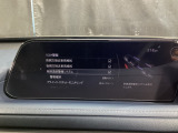 車線逸脱警報システムは、走行中にカメラで車線を検知して、自車が車線から逸脱する可能性があると判断した場合に、警報によりドライバーに通知します。