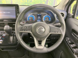 インテリアに合わせたデザインのステアリングは、運転される方のことも考え、運転しやすい形状、大きさです。是非一度、実際に触ってお確かめください。