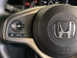 ステアリングスイッチがついていますので、オーディオのチャンネル変更、ボリューム、ジャンル変更が操作可能です。ハンドルから手を離さず安全に操作できます。