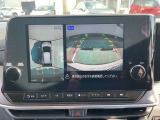 アラウンドビューモニターは車の全周囲をカメラで映しだして障害物や人を確認、周りの状況を確認しながら安全に駐車できる便利な装備になります。