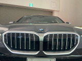 BMW代表的な特徴のキドニーグリル。BMWのすべてのモデルに採用され、BMWらしさを強調しております。