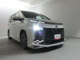 高輝度で点灯速度が速く、しかも消費電力の少ないLEDヘッドライトが装備されています!LEDの明るい光が走行中の視界の確保をサポートして、夜のドライブがより楽しく安全に運転できます♪