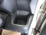 運転席の近くにドリンクホルダーがあるのでとても便利です。