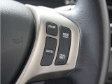 【クルーズコントロール】ステアリングの右側には高速道路で威力を発揮するオートクルーズの操作スイッチががついています。手元で操作ができるので、安全に運転できます!