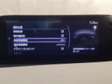フォワードセンシングカメラで認識した交通標識をアクティブドライビングディスプレイに表示し、交通標識の見落とし防止を図り、安全運転を支援します。