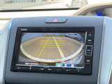 駐車時に便利なバックカメラを装備しています。