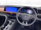 運転席まわりです。 各操作スイッチは使いやすい位置に配置されてます。