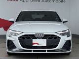 Audiの象徴であるシングルフレームグリルをよりワイドで低くシャープなデザインとすることでワイド&ローのフォルムを協調しています。