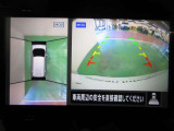 アラウンドビューモニターで車庫入れも空から見ている様に駐車できラクラクです。