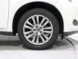 タイヤサイズは(235/55R18)で純正アルミホイールです。