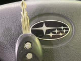 【キーレス】少し離れた場所からでもボタン一つでドアの開錠・施錠ができるのでとっても便利!ドアの鍵穴周りに傷をつけることもありません♪