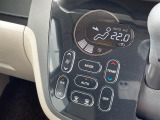 【オートエアコン】車内温度を感知して自動で温度調整をしてくれるのでいつでも快適な車内空間を創り上げます。