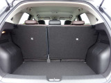 【ラゲッジスペース】しっかり容量が確保されていてます。バックドアも大開口で荷物の出し入れがしやすいです♪