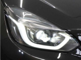 【LEDヘッドライト+デイタイムランニングランプ】主流のLEDヘッドライトに、日中でも他者からの視認性を良くするデイタイムランニングランプ装備!スタイリッシュでかっこよく仕上がっています。