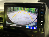 【バックカメラ】駐車時に後方がリアルタイム映像で確認できます。大型商業施設や立体駐車場での駐車時や、夜間のバック時に大活躍!運転スキルに関わらず、今や必須となった装備のひとつです!