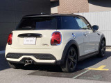 MINI正規販売店のお車は、全てのお車にMINI認定中古車の保証書が発行されます。保障約款もございますので保障内容が明確でございます。お客様にご安心してお乗り頂けますよう、全力でお客様をサポート致します。