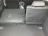 シートを倒すと大きな荷物や長い荷物などたくさん積めますよ☆