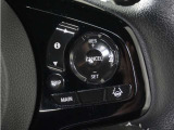 ◆アダプティブクルーズコントロール◆予め設定した車速内でクルマが自動的に加減速。前走車との適切な車間距離を維持しながら追従走行します。【LKAS】車線維持支援システムでステアリング操作を支援。