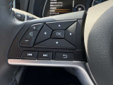ステアリングスイッチで、ナビ操作や音量調整がハンドルから手を離さずに可能。運転の安全性を高めつつ、ストレスフリーなドライブを実現します。