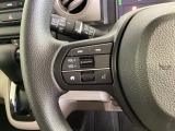 ステアリングにオーディオ操作スイッチが付いています。オーディオ画面に直接タッチしなくても操作が出来ますので、運転に集中できます。