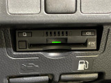 【純正ビルトインETC】有料道路を利用する際に料金所で停止することなく通過できる、ETC車載器が装備されています。セットアップを行うことで利用可能になります。
