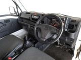 視界良好、操作しやすい運転席です。