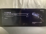 ハンドル操作をアシストすることにより車線からの逸脱回避を支援します。
