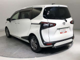 コンパクトカーでも室内は広々なんです。 通勤・お買い物など、スイスイ走ってくれます。