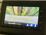 【バックカメラ】駐車時に後方がリアルタイム映像で確認できます。大型商業施設や立体駐車場での駐車時や、夜間のバック時に大活躍!運転スキルに関わらず、今や必須となった装備のひとつです!
