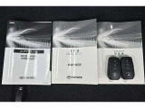 保証書・記録簿・取扱説明書と揃っております。キーの電池は新品にお取替えしてから納車させていただきますので安心してお乗りください。