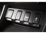 USBオーディオ用ソケットがついていますので携帯電話などを接続すれば音楽等の再生が可能です!