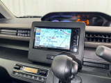 ナビゲーション付です。 ナビがあると便利、ラクラク何処でもいけます。 ナビが有るのと無いのとでは大きな違いですね。