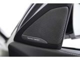 harman/kardon サラウンドサウンドシステム(464W、16スピーカー、9チャンネルサラウンド)が標準装備され、上質な移動空間へと変えてくれます。