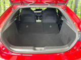 普段のお買い物や通勤、送迎等に十分な荷室スペースを確保しております。セカンドシートを倒すと、大きな荷物の積載も可能です♪