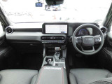 【運転席・インパネまわり】 ハンドル・シート・フロアーなど隅々までプロによるクリーニング済み☆彡キレイな車内でドライブが一層快適にお楽しみいただけます!!