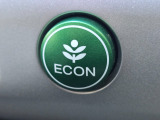 ワンタッチで省燃費走行をサポートするECONスイッチを装備。